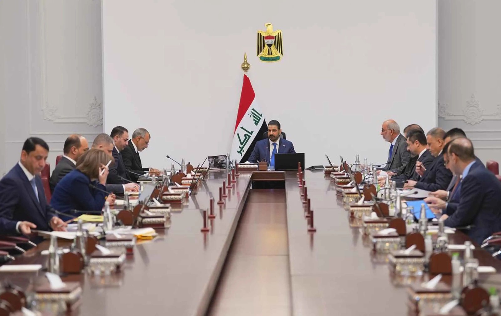 إجراءات حكومية صارمة لملاحقة المحرضين إعلاميا على العنف وحصر السلاح بيد الدولة