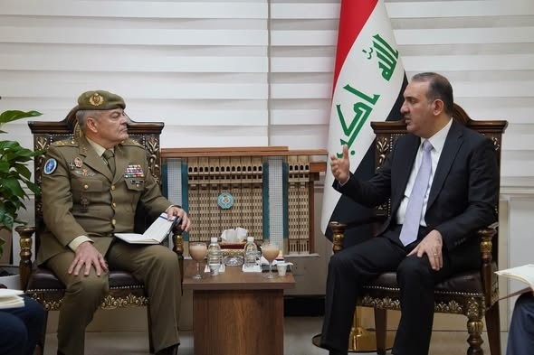 وزير الداخلية يبحث مع بعثة الناتو تعزيز التعاون الأمني وتطوير القدرات التدريبية
