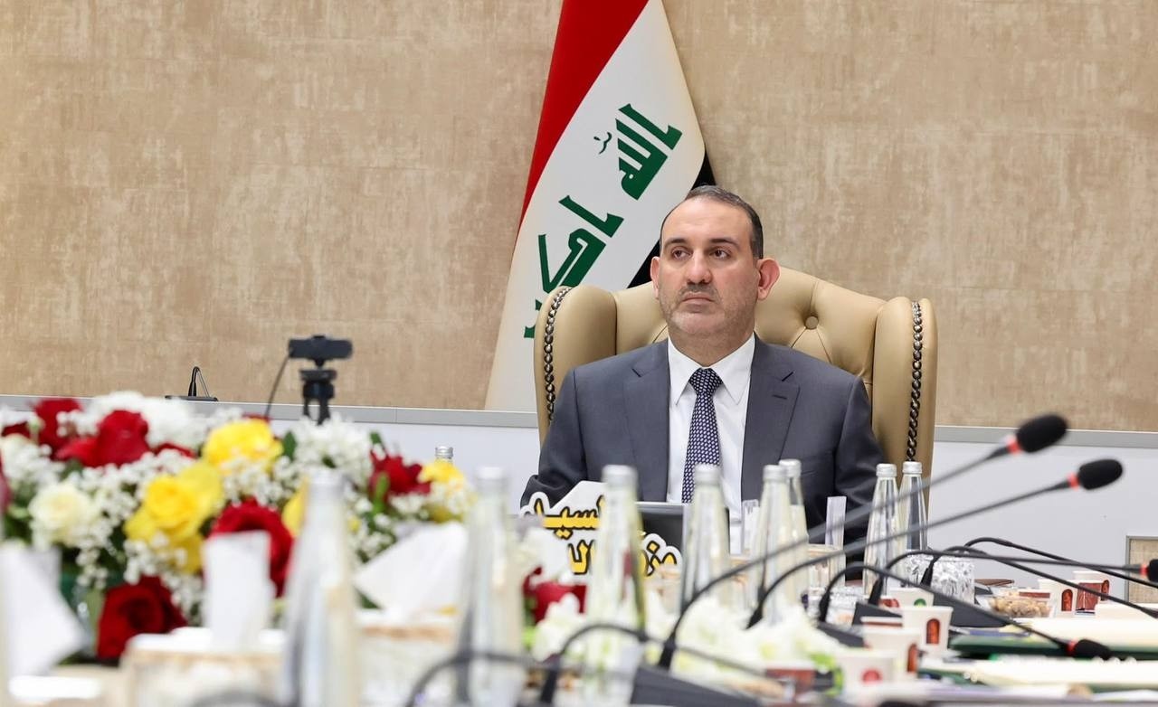 وزير الداخلية يؤكد أهمية تحسين التعامل مع المواطنين في المرحلة القادمة