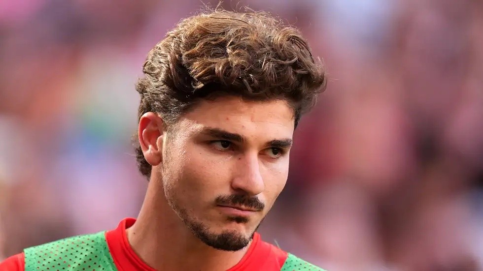 الاتحاد الإسباني يفرض غرامة مالية على برشلونة في قضية ألفاريز