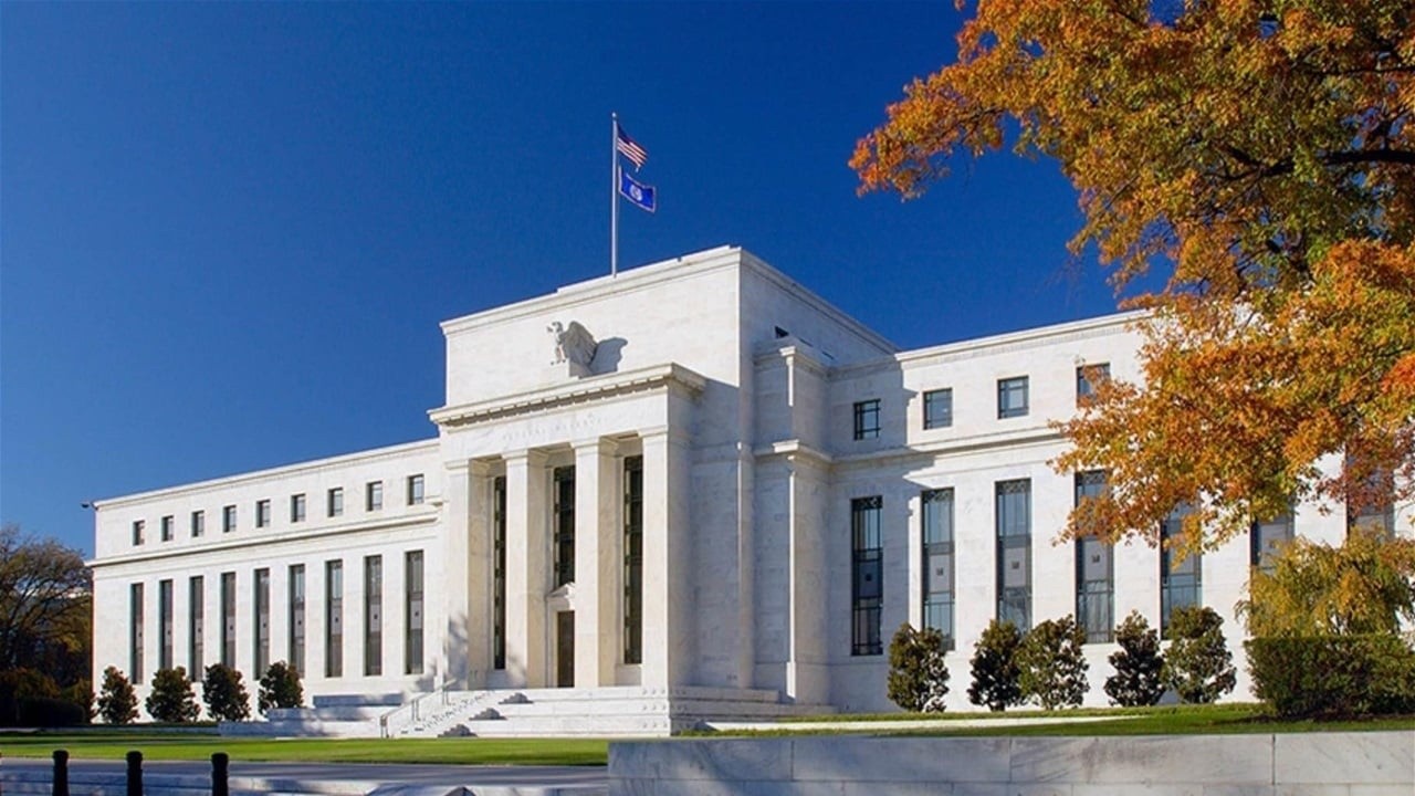 الاحتياطي الفيدرالي يحافظ على سعر الفائدة دون تعديل
